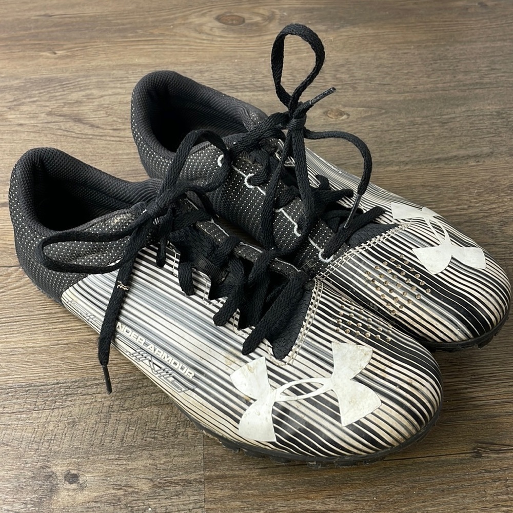 Under Armour Kick Distance Men Track Shoes Spikes 1273939 100 Black White Sz 8.5